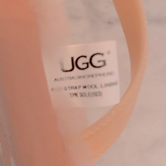 New Ugg pale pink flips with pink shearling fur size L - Picture 2 of 4